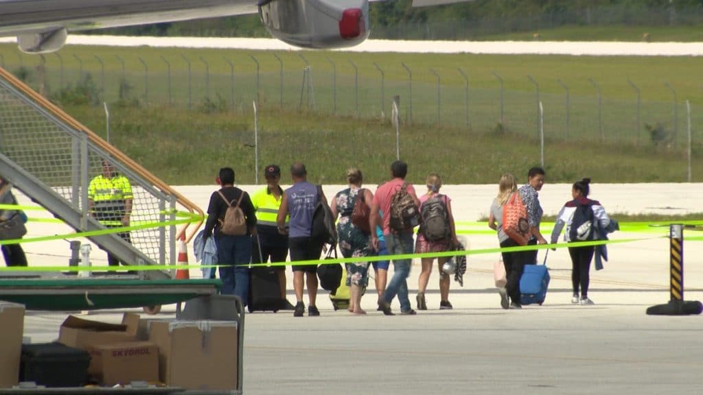 All flight passengers arriving in Niue are to self isolate