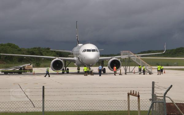 A convicted felon arrived last week with the intention to live in Niue cause concerns with the locals.