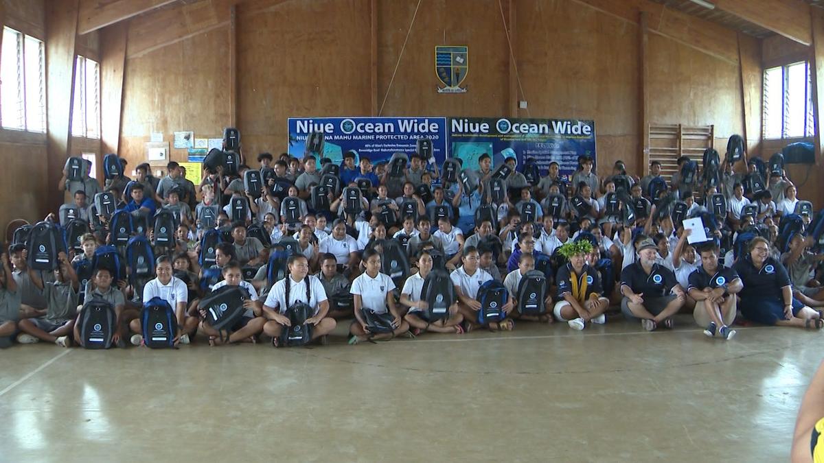 NOW hand out free school bags to students