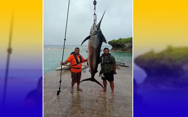62-year-old Hopokigi’s big catch 115.15kg Blue marlin in a traditional canoe.