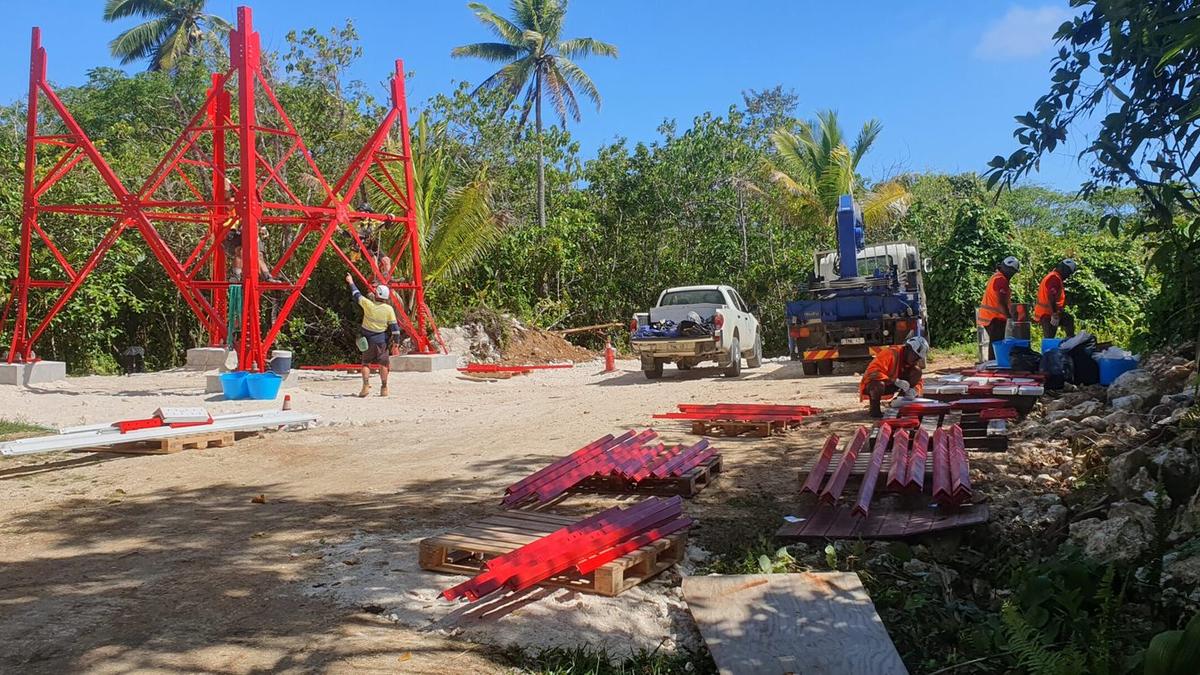 Telecom Niue replaces 45 Meter Tower at Hikutavake