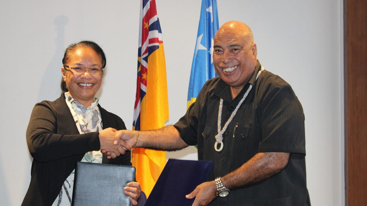 Milestone intra-labour mobility agreement signed between Niue and the Solomon Islands
