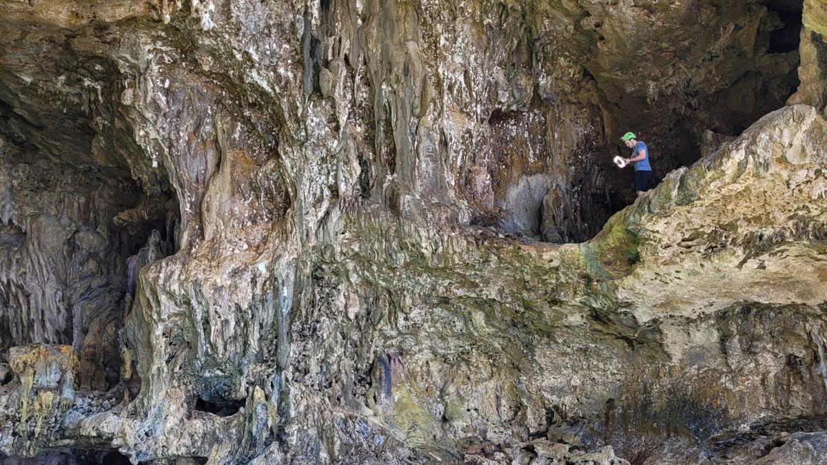Research focused on  caves for studying climate & groundwater resources